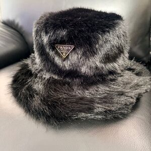 WOMEN'S PRADA BLACK FAUX FUR BUCKET HAT WINTER LUXURY EXCELLENT